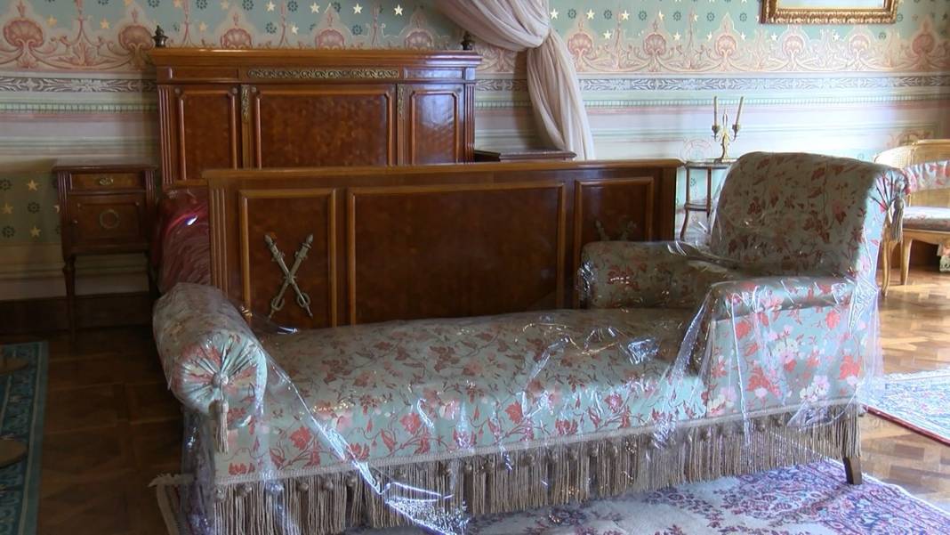 Atatürk'ün hayata gözlerini yumduğu Dolmabahçe Sarayı'ndaki odası ziyaretçilerini bekliyor 19